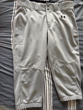 Under Armour Light Gray Baseball/Softball Pants Knicker length- adult medium